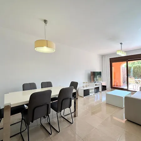 Beautiful 2-bedroom Frontline * Estepona