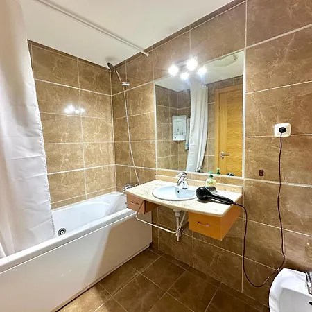 Beautiful 2-bedroom Frontline 公寓 埃斯特波纳