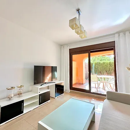 Beautiful 2-bedroom Frontline 公寓 埃斯特波纳