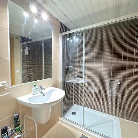 Beautiful 2-bedroom Frontline 埃斯特波纳