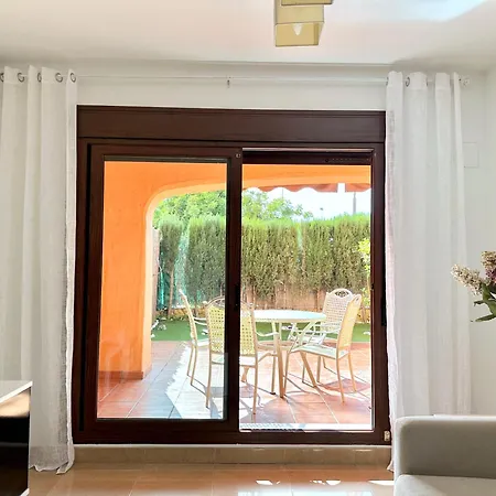 Beautiful 2-bedroom Frontline 公寓 *