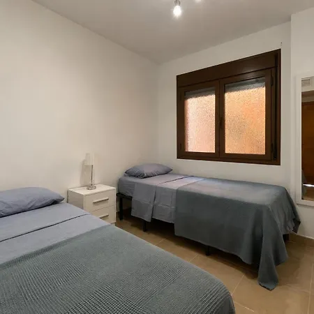 Beautiful 2-bedroom Frontline 埃斯特波纳