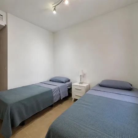 Beautiful 2-bedroom Frontline * 埃斯特波纳