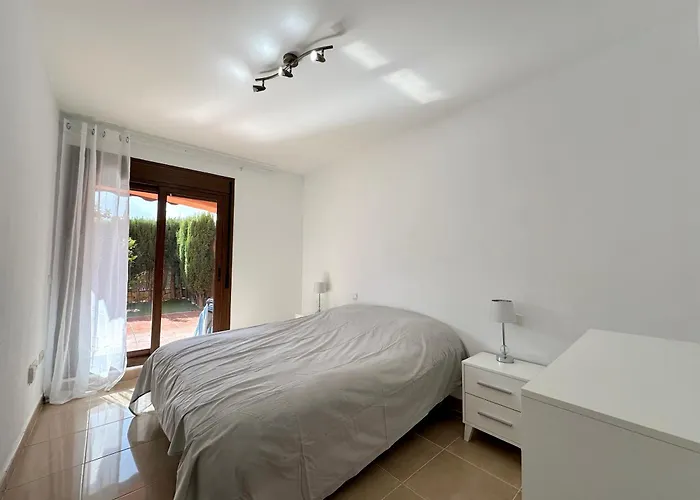 Daire Beautiful 2-bedroom Frontline