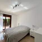 Apartment Beautiful 2-bedroom Frontline