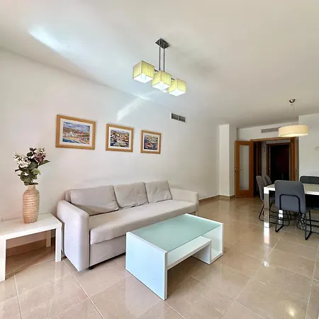 Апартаменти Beautiful 2-bedroom Frontline