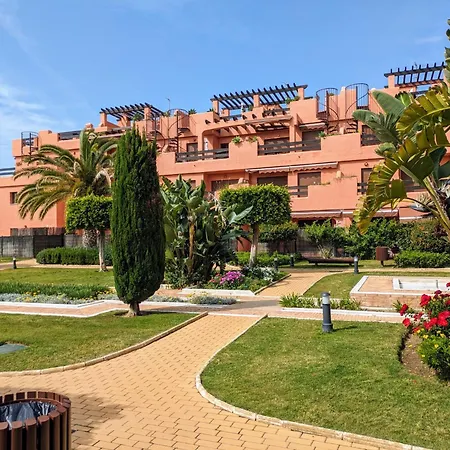 Beautiful 2-bedroom Frontline 公寓