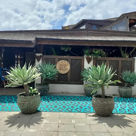 Beautiful 2-bedroom Frontline 公寓