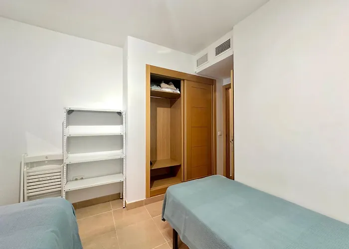 Beautiful 2-bedroom Frontline 埃斯特波纳