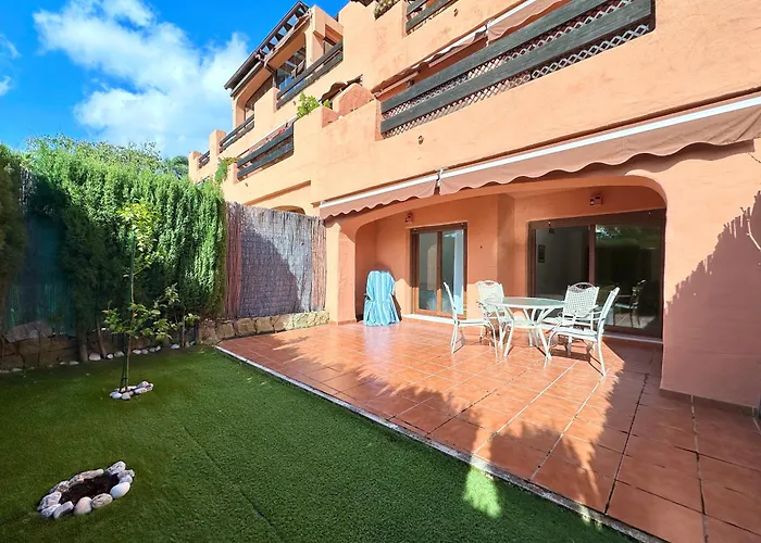 Beautiful 2-bedroom Frontline 公寓