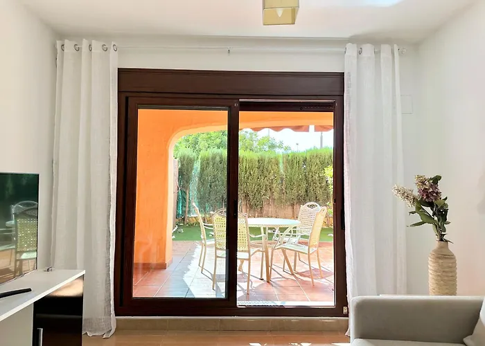 Beautiful 2-bedroom Frontline 公寓 *