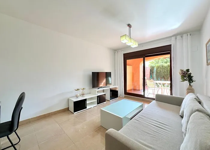 Beautiful 2-bedroom Frontline * 埃斯特波纳