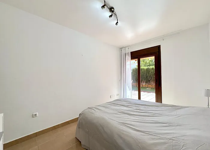 Beautiful 2-bedroom Frontline