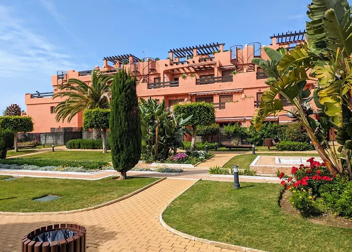 Beautiful 2-bedroom Frontline 公寓