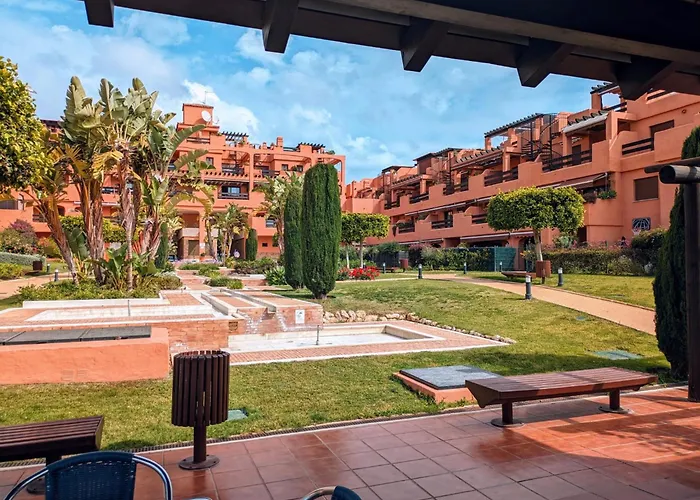 Beautiful 2-bedroom Frontline 公寓 埃斯特波纳