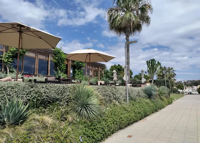 Beautiful 2-bedroom Frontline 公寓