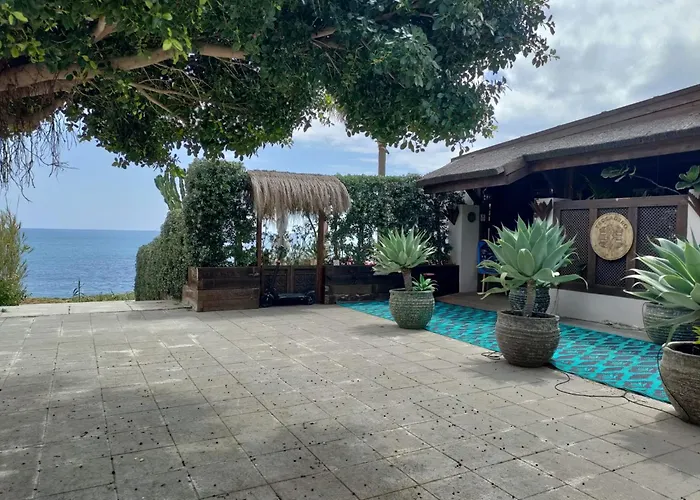 Beautiful 2-bedroom Frontline 公寓